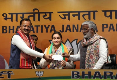 Battle for UP: Akhilesh congratulates Aparna Yadav on joining BJP | Battle for UP: Akhilesh congratulates Aparna Yadav on joining BJP