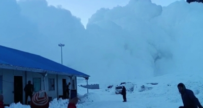 6 people rescued after avalanche near Zojila Pass in Kargil | 6 people rescued after avalanche near Zojila Pass in Kargil 6 people rescued after avalanche near Zojila Pass in Kargil | 6 people rescued after avalanche near Zojila Pass in Kargil