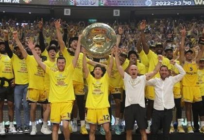 Maccabi Tel Aviv lifts 56th Israel's basketball league title | Maccabi Tel Aviv lifts 56th Israel's basketball league title