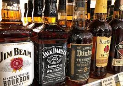 Delhi liquor stores partially reopen, bars begin service | Delhi liquor stores partially reopen, bars begin service