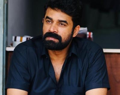 Kerala HC asks Vijay Babu to produce air ticket for anticipatory bail hearing | Kerala HC asks Vijay Babu to produce air ticket for anticipatory bail hearing Kerala HC asks Vijay Babu to produce air ticket for anticipatory bail hearing | Kerala HC asks Vijay Babu to produce air ticket for anticipatory bail hearing