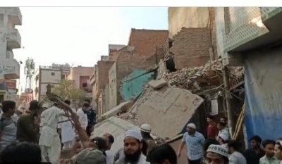 Abandoned building collapses in Delhi's Bhajanpura, no casualties | Abandoned building collapses in Delhi's Bhajanpura, no casualties