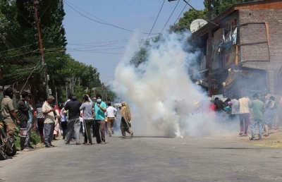 Probe ordered into tear gas shelling on Kashmiri Pandit protesters | Probe ordered into tear gas shelling on Kashmiri Pandit protesters