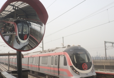 Delhi Metro cuts employees' allowances by 50% | Delhi Metro cuts employees' allowances by 50%