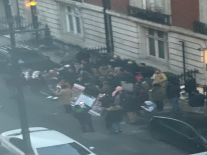 Protest outside Nawaz Sharif's London residence | Protest outside Nawaz Sharif's London residence
