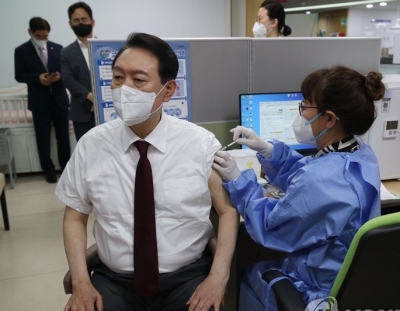 S. Korean Prez Yoon receives 4th vaccine shot against Covid-19 | S. Korean Prez Yoon receives 4th vaccine shot against Covid-19