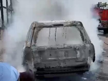 SUV bursts into flames on Sohna elevated highway, driver escapes unhurt | SUV bursts into flames on Sohna elevated highway, driver escapes unhurt SUV bursts into flames on Sohna elevated highway, driver escapes unhurt | SUV bursts into flames on Sohna elevated highway, driver escapes unhurt