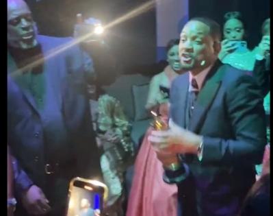 Will Smith shimmies the night away, shows no remorse for infamous slap | Will Smith shimmies the night away, shows no remorse for infamous slap Will Smith shimmies the night away, shows no remorse for infamous slap | Will Smith shimmies the night away, shows no remorse for infamous slap