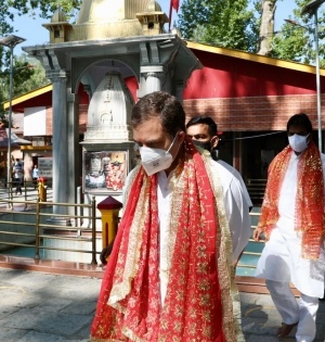 Rahul Gandhi prays at Mata Kheer Bhawani temple in Kashmir | Rahul Gandhi prays at Mata Kheer Bhawani temple in Kashmir