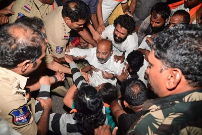 Telangana BJP president arrested on way to Munugode | Telangana BJP president arrested on way to Munugode
