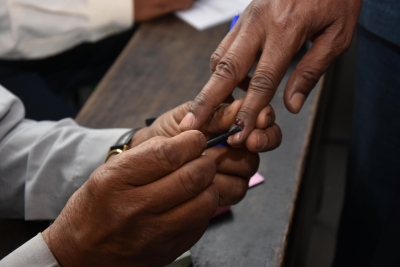 K'taka polls: Brisk voting underway in Hubbali-Dharward | K'taka polls: Brisk voting underway in Hubbali-Dharward