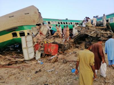 Death toll from Pakistan train collision reaches 62 | Death toll from Pakistan train collision reaches 62
