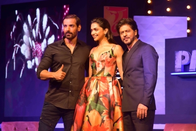 SRK thanks all those who made sure 'Pathaan' could be watched 'with love' | SRK thanks all those who made sure 'Pathaan' could be watched 'with love' SRK thanks all those who made sure 'Pathaan' could be watched 'with love' | SRK thanks all those who made sure 'Pathaan' could be watched 'with love'