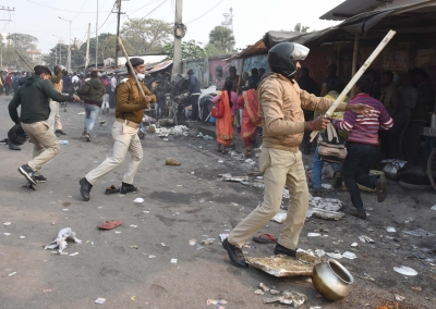 Over 50 injured in lathicharge at Patna BJP office | Over 50 injured in lathicharge at Patna BJP office