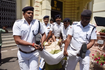 BJP MLA Jivesh Mishra marshalled out from Bihar assembly | BJP MLA Jivesh Mishra marshalled out from Bihar assembly BJP MLA Jivesh Mishra marshalled out from Bihar assembly | BJP MLA Jivesh Mishra marshalled out from Bihar assembly