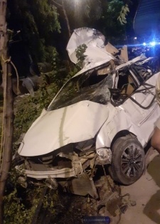 Two injured as car falls off flyover in Delhi | Two injured as car falls off flyover in Delhi