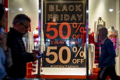 Australians expected to spend big in upcoming 'Black Friday' sales | Australians expected to spend big in upcoming 'Black Friday' sales