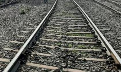 UP girl thrown in front of train by eve-teasers, loses limbs | UP girl thrown in front of train by eve-teasers, loses limbs