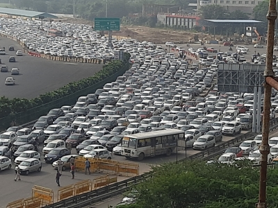 Bharat Bandh ends, traffic resumes on Delhi-Meerut Expressway | Bharat Bandh ends, traffic resumes on Delhi-Meerut Expressway