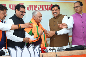 Jolt to Congress in MP as Suresh Pachouri, several party leaders join BJP | Jolt to Congress in MP as Suresh Pachouri, several party leaders join BJP