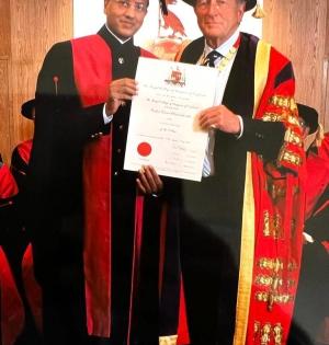 Indian surgeon Raghu Ram receives honour from Royal College of Surgeons | Indian surgeon Raghu Ram receives honour from Royal College of Surgeons