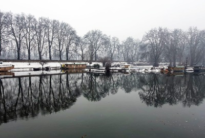Revellers likely to miss snowfall on New Year eve in Kashmir | Revellers likely to miss snowfall on New Year eve in Kashmir Revellers likely to miss snowfall on New Year eve in Kashmir | Revellers likely to miss snowfall on New Year eve in Kashmir