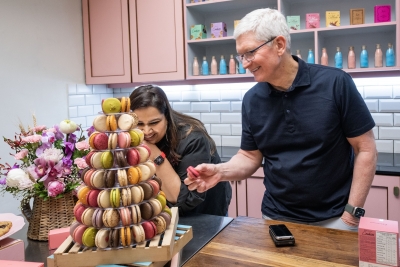 Tim Cook left amazed at how iPhone, Mac helps Mumbai girl prepare macarons | Tim Cook left amazed at how iPhone, Mac helps Mumbai girl prepare macarons
