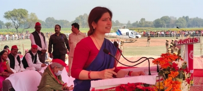 Dimple Yadav files nomination papers from Mainpuri | Dimple Yadav files nomination papers from Mainpuri