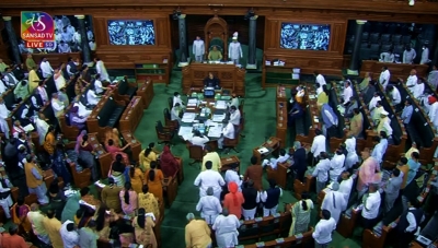 LS briefly adjourned amid Oppn uproar | LS briefly adjourned amid Oppn uproar