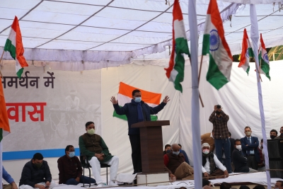 Kejriwal to join 'Kirtan Durbar' with farmers at Singhu border | Kejriwal to join 'Kirtan Durbar' with farmers at Singhu border Kejriwal to join 'Kirtan Durbar' with farmers at Singhu border | Kejriwal to join 'Kirtan Durbar' with farmers at Singhu border