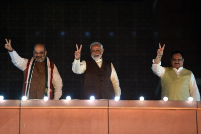 BJP ratifies Khattar, Fadnavis as CM candidates | BJP ratifies Khattar, Fadnavis as CM candidates