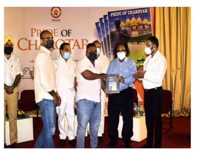 Philanthropist awarded by Gujarat BJP President CR Patil for his work amid pandemic | Philanthropist awarded by Gujarat BJP President CR Patil for his work amid pandemic