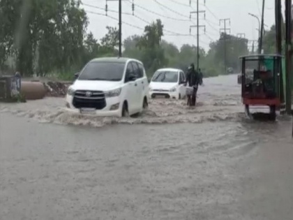 Heavy rains leads to waterlogging in several parts of Nagpur | Heavy rains leads to waterlogging in several parts of Nagpur