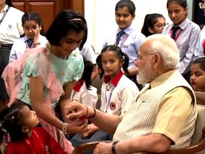 PM celebrates Raksha Bandhan with school girls | PM celebrates Raksha Bandhan with school girls