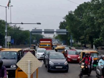 Water level in Yamuna decreases slightly, traffic back at Delhi's ITO | Water level in Yamuna decreases slightly, traffic back at Delhi's ITO Water level in Yamuna decreases slightly, traffic back at Delhi's ITO | Water level in Yamuna decreases slightly, traffic back at Delhi's ITO