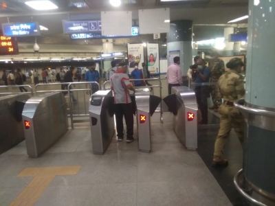 Delhi Unlocks: Metro passengers break rules on Day 1 | Delhi Unlocks: Metro passengers break rules on Day 1