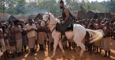 Siju Wilson introduces his followers to his horse in 'Pathonpathaam Noottaandu' | Siju Wilson introduces his followers to his horse in 'Pathonpathaam Noottaandu'