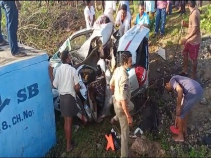 5 killed as car overturns in Telangana's Nalgonda | 5 killed as car overturns in Telangana's Nalgonda