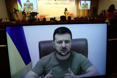 Zelensky hands over Ukraine's EU membership questionnaire to EU envoy | Zelensky hands over Ukraine's EU membership questionnaire to EU envoy Zelensky hands over Ukraine's EU membership questionnaire to EU envoy | Zelensky hands over Ukraine's EU membership questionnaire to EU envoy