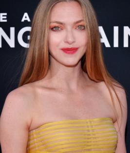 Amanda Seyfried stands up for refugees, abortion rights at Power of Women | Amanda Seyfried stands up for refugees, abortion rights at Power of Women