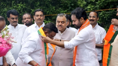 Congress leader Dasoju Sravan joins BJP | Congress leader Dasoju Sravan joins BJP