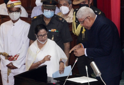 Bengal CM Mamata Banerjee takes oath as MLA | Bengal CM Mamata Banerjee takes oath as MLA