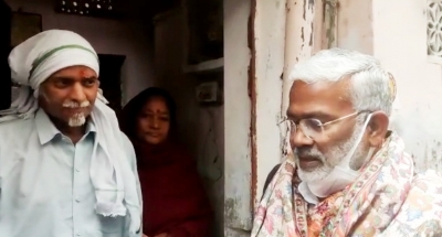 Battle for UP: State BJP chief begins door-to-door campaign | Battle for UP: State BJP chief begins door-to-door campaign Battle for UP: State BJP chief begins door-to-door campaign | Battle for UP: State BJP chief begins door-to-door campaign