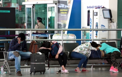6 Indians stuck at Dubai airport for 4 days | 6 Indians stuck at Dubai airport for 4 days