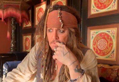 Johnny Depp reprises Jack Sparrow look to fulfil wish of terminally ill boy | Johnny Depp reprises Jack Sparrow look to fulfil wish of terminally ill boy