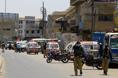 Pakistan: Roads in Karachi shut ahead of PTI's protest against inflation, fuel price hike | Pakistan: Roads in Karachi shut ahead of PTI's protest against inflation, fuel price hike Pakistan: Roads in Karachi shut ahead of PTI's protest against inflation, fuel price hike | Pakistan: Roads in Karachi shut ahead of PTI's protest against inflation, fuel price hike