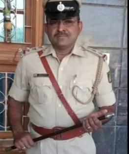 K'taka Inspector attacked by Ganja mafia in Maharashtra, airlifted to B'luru | K'taka Inspector attacked by Ganja mafia in Maharashtra, airlifted to B'luru K'taka Inspector attacked by Ganja mafia in Maharashtra, airlifted to B'luru | K'taka Inspector attacked by Ganja mafia in Maharashtra, airlifted to B'luru