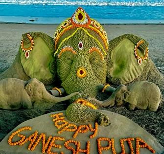 Odisha sand artist creates Ganesh sculpture at Puri beach | Odisha sand artist creates Ganesh sculpture at Puri beach