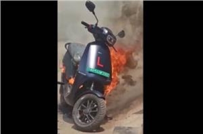 Another electric scooter catches fire in India, users furious | Another electric scooter catches fire in India, users furious
