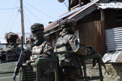 Pak national among 5 terrorists killed in two separate gunfights in J&K | Pak national among 5 terrorists killed in two separate gunfights in J&K Pak national among 5 terrorists killed in two separate gunfights in J&K | Pak national among 5 terrorists killed in two separate gunfights in J&K